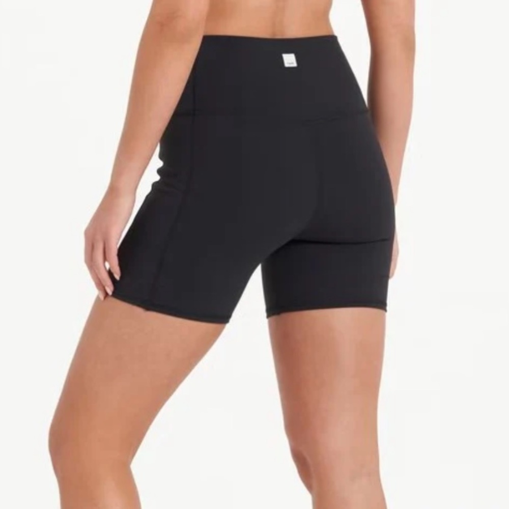 Vuori Studio Pocket Short Black Small